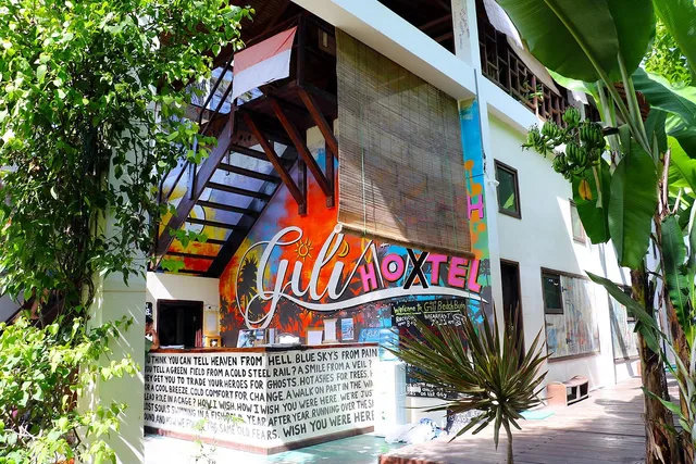 Gili Beach Bum Hostel & Lava Sports Bar