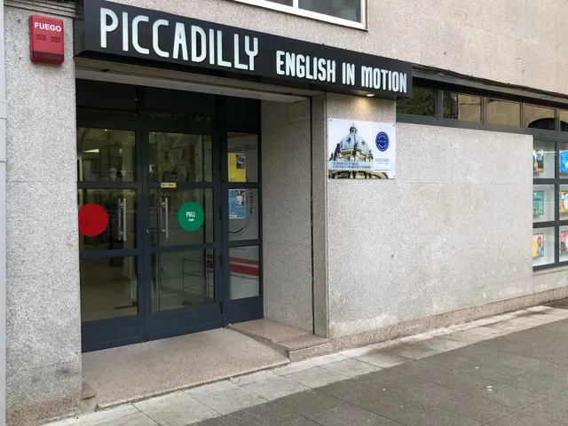 Piccadilly English In Motion