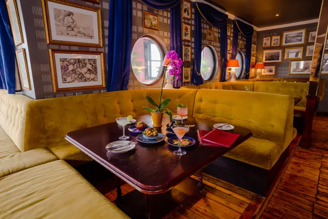 Harringtons Cocktail Lounge