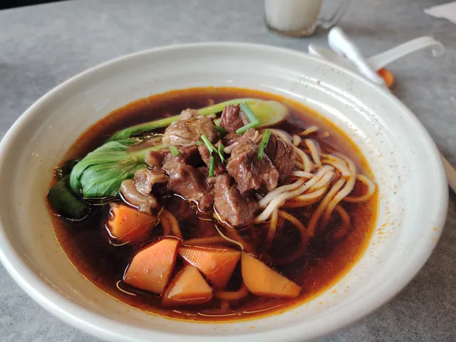 YB 正宗牛肉面 Beef Noodles & Wanton