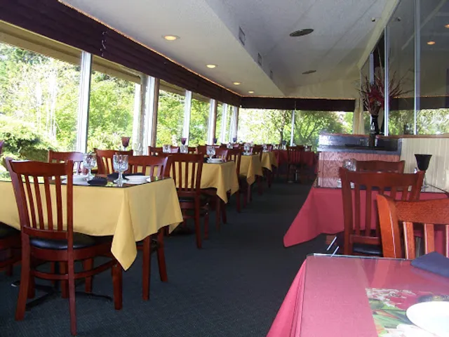 Hilltop House Restaurant & Lounge