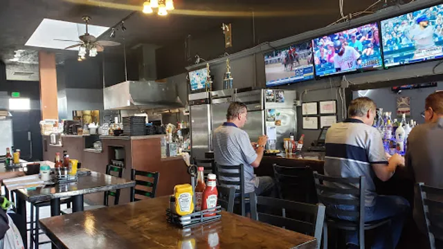 Roundin' 3rd Sports Bar & Grill