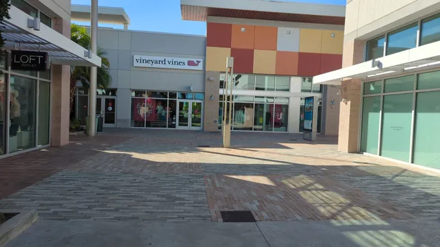 vineyard vines Outlet