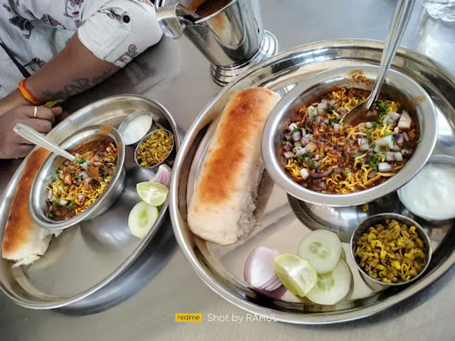 Jogeshwari Misal & Bhel