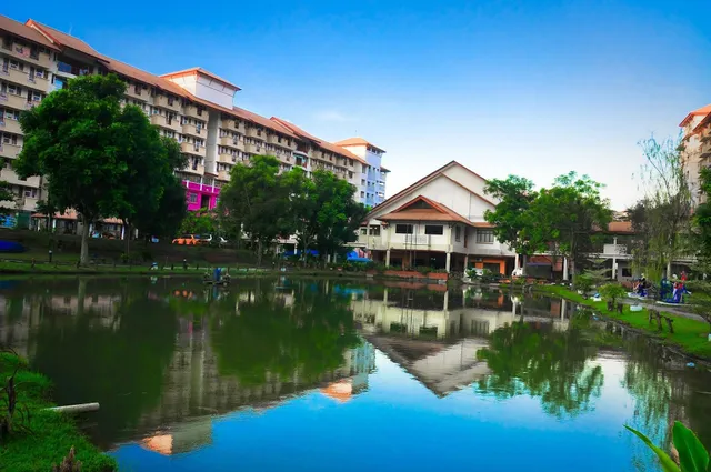 Raja Dr. Nazrin Shah Residential College (KK12)