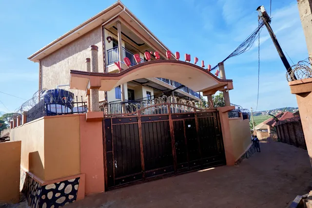 Yobo's Complex Guest House