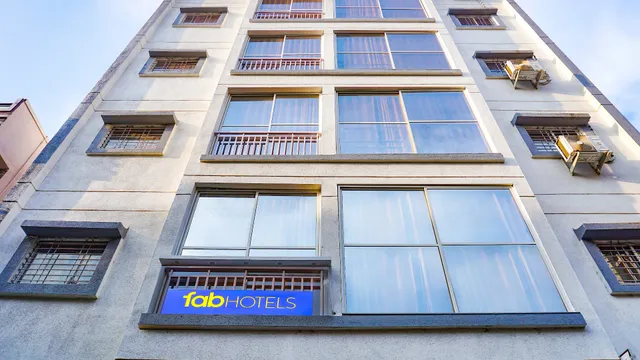 FabHotel White House Inn