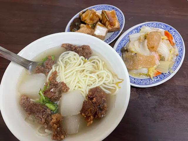 Fu Jen Crispy Sparerib Noodle Soup