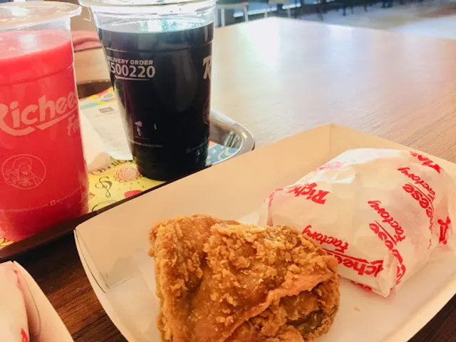 Richeese Factory Flamboyant Sukajadi