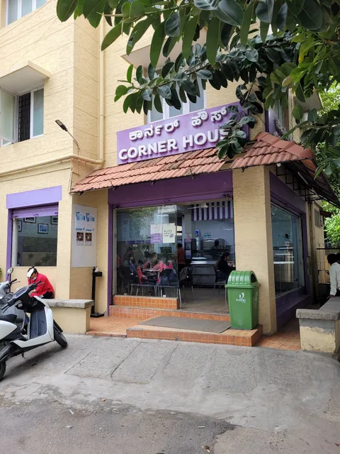 Corner House - HRBR Layout