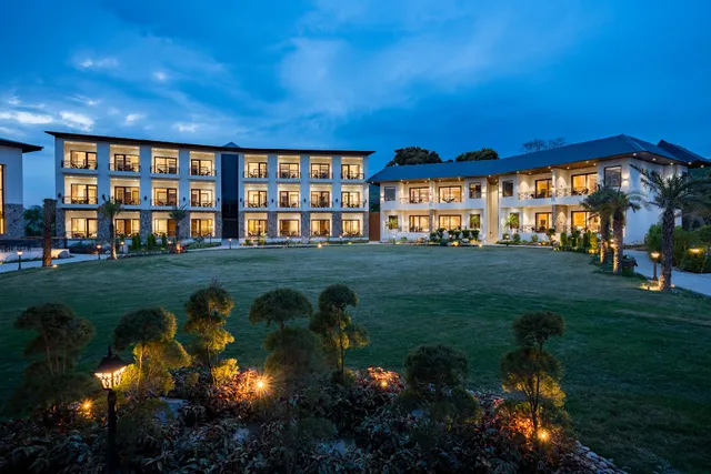 Shervani Pebbles and Pine, Corbett