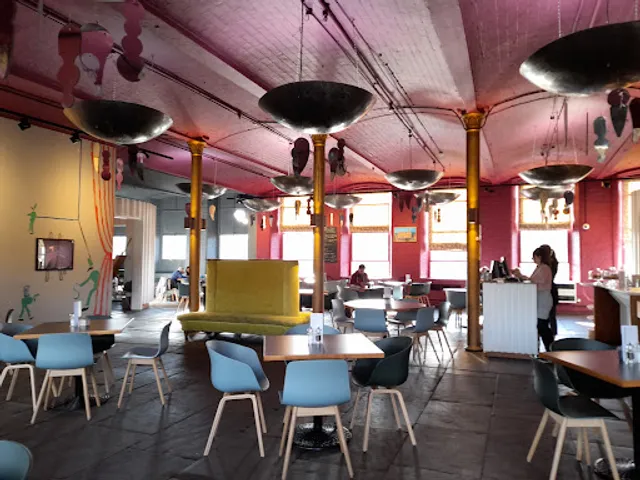 Cafe in to the Opera