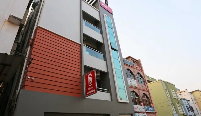 Super OYO Flagship Lazystays