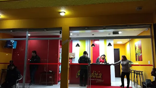 Rapidità Pizzaria - Unidade Jardim das América. Forno a lenha, massa artesanal, recheada, entrega com rapidez.