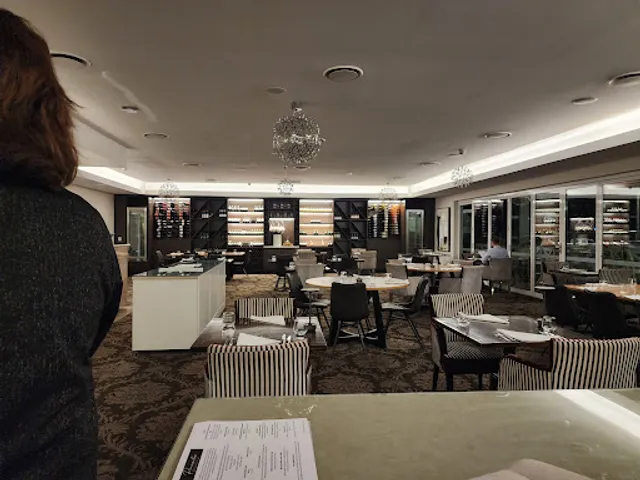 Pinnacle's Restaurant & Bar