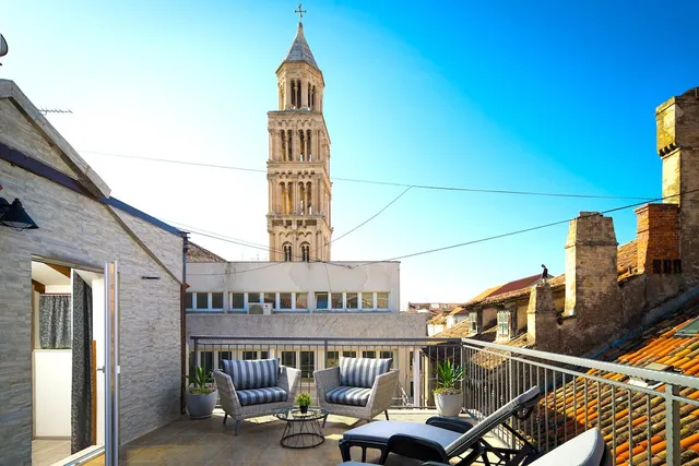 Antique Split Luxury Rooms