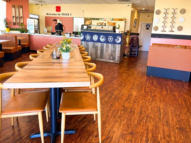 Yolee J Filipino & Thai Restaurant