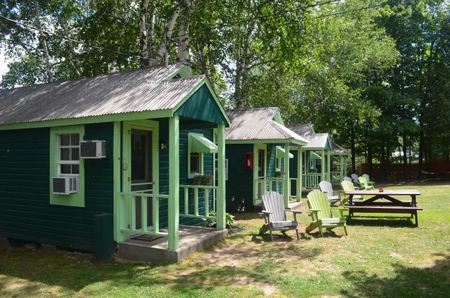Rowe's Adirondack Cabins of Schroon Lake