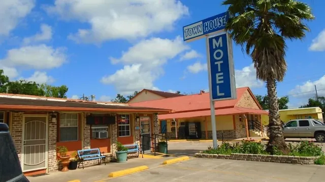 TownHouse Motel