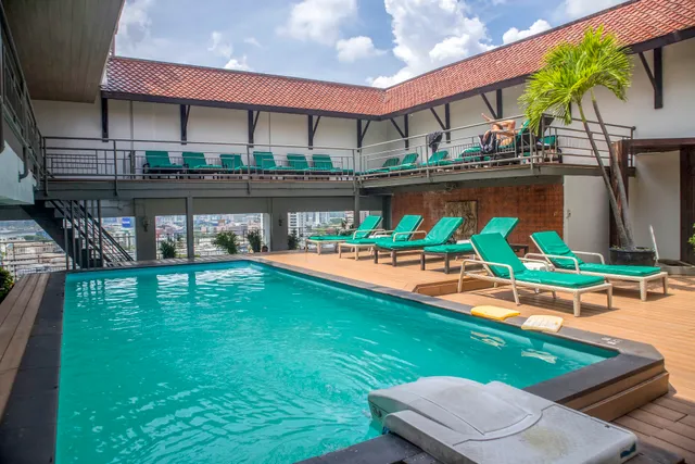 Pinnacle Lumphini Park Hotel