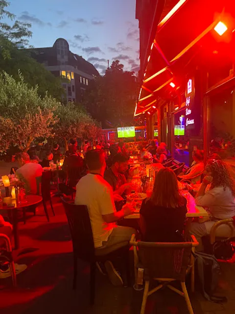 CURIOUSA Cafe Bistro Bar