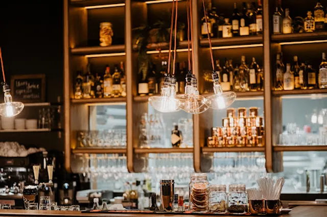 Theo's Restaurant & Bar