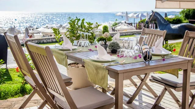 Lime Beach Restaurant & Bar