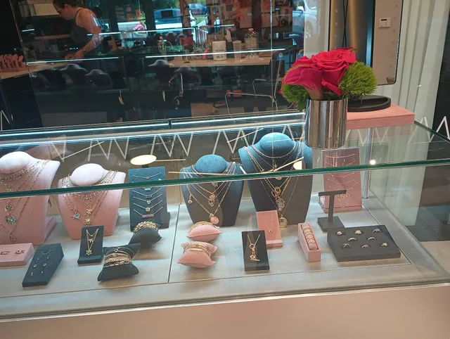 Ali Weiss Jewelry Roslyn | Fine Jewelry & Piercing Bar