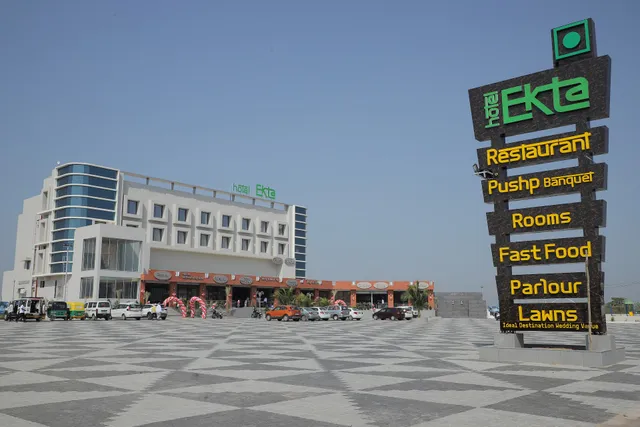 Hotel Ekta And Rooms