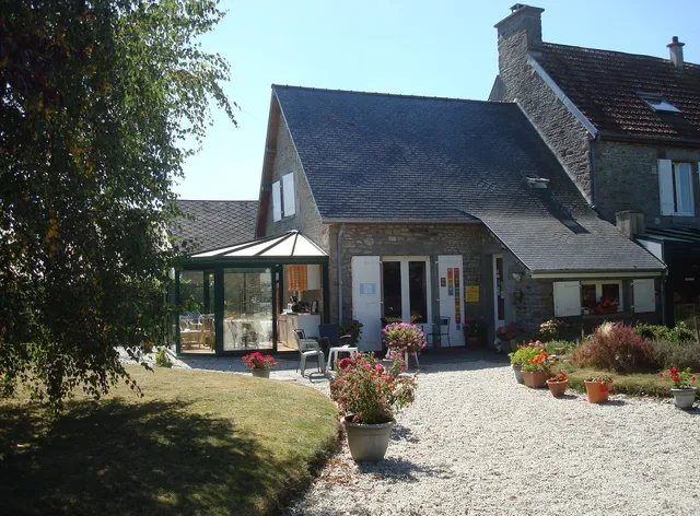 AU JARDIN FLEURI CHAMBRES D HOTES