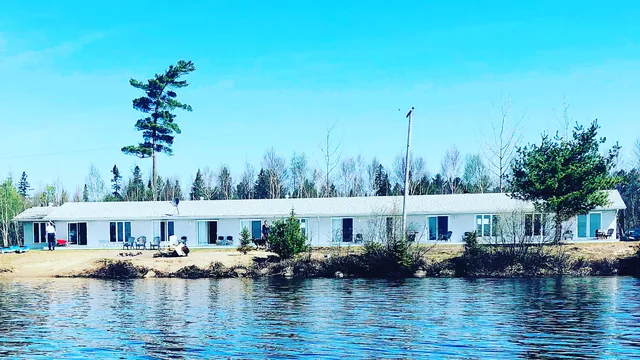 The Shores of Deer Lake