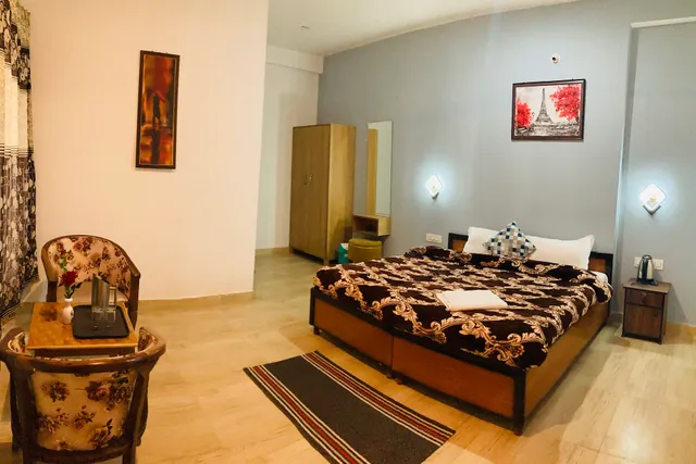 Hotel snow Crest Residency