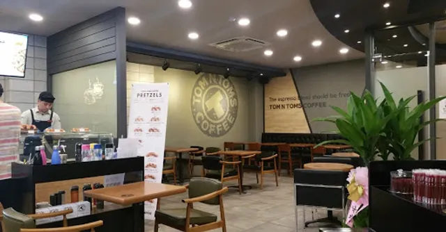 Tom N Toms Coffee