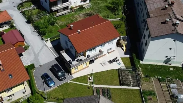 Apartment and room Anica