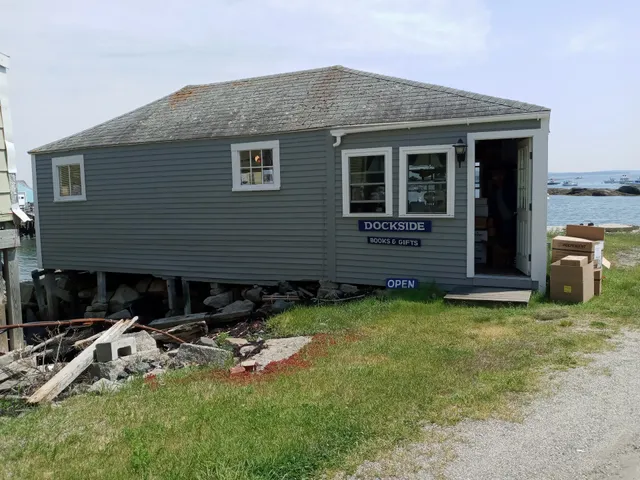 Dockside Books & Gifts
