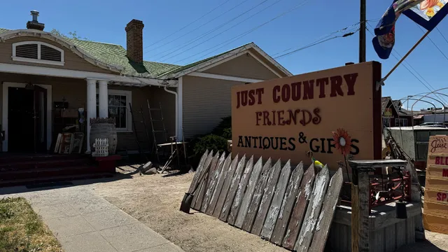 Just Country Friends