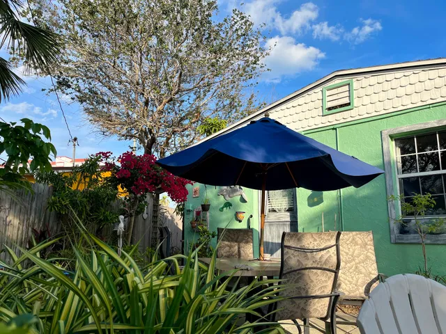 Guest Cottage at Cocoa Beach