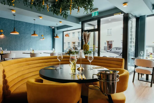 Capri Pizzeria | Bar | Café