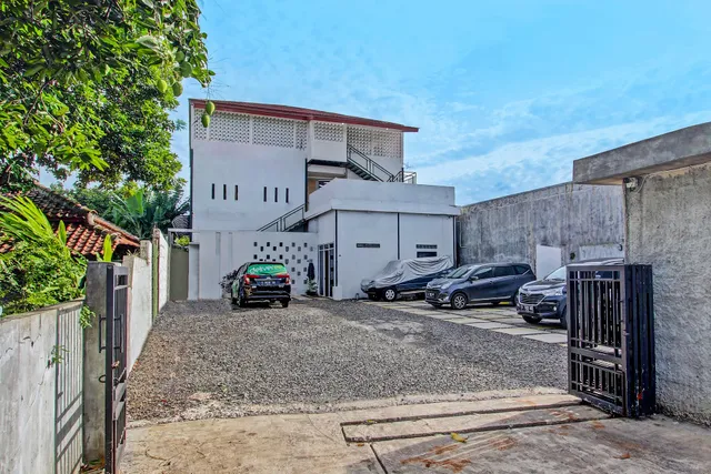 OYO 91819 Larich Guest House