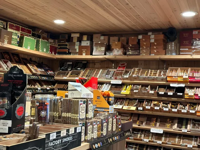 Xpress Mart Deli / Cigar Walking Humidor
