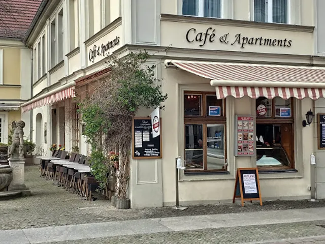 The Ice Café · At the Brandenburg Gate