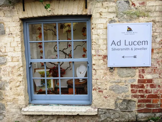 Jewellery by Lucy Campbell