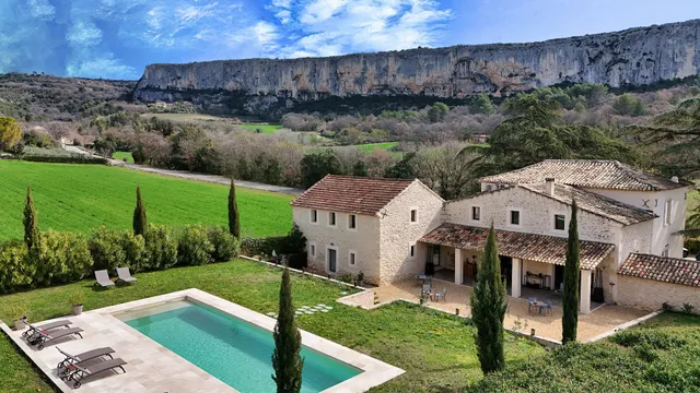 Le Mas Aux Cèdres, Teritoria