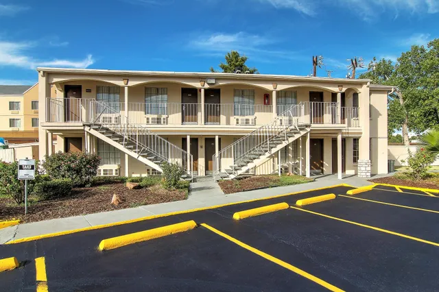 Days Inn by Wyndham Market Center Dallas Love Field