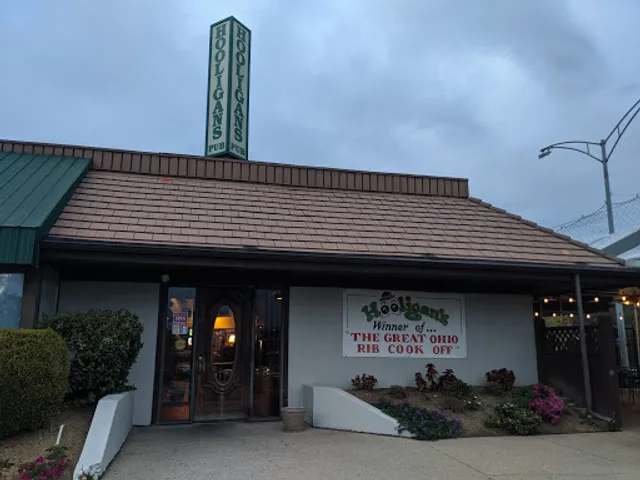 Hooligans Pub & Eatery