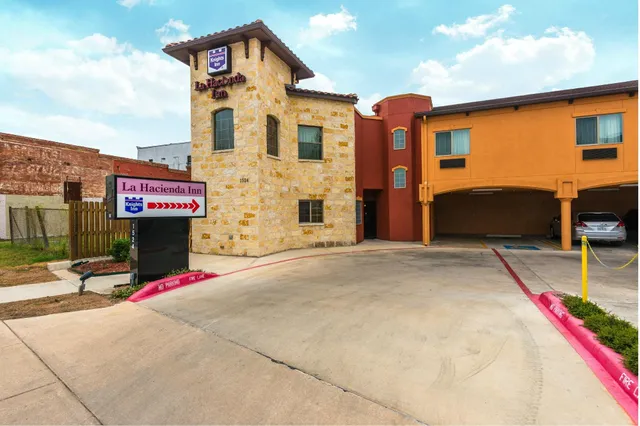 La Hacienda Inn near Alamodome & Riverwalk