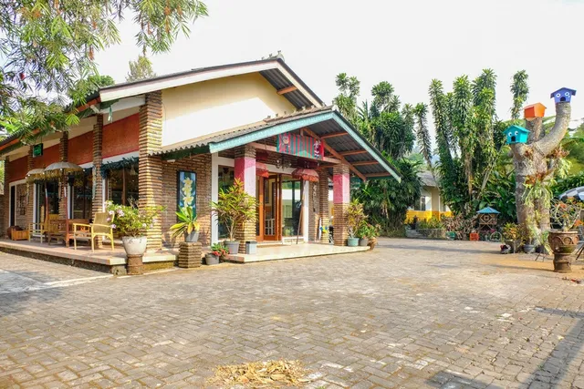 RedDoorz near STAB Syailendra Kopeng