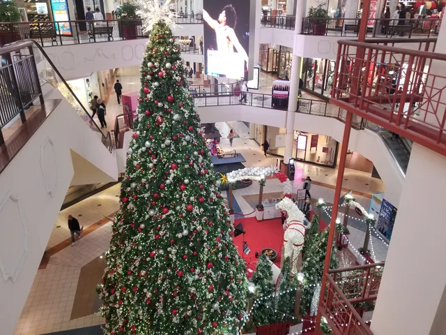 The Shops at Willow Grove Park