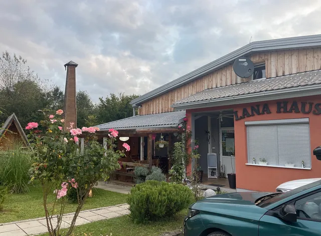 Hostel Lana Haus
