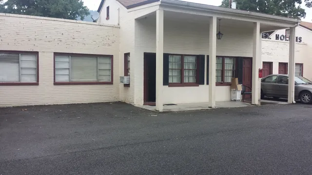 Hollins Motel